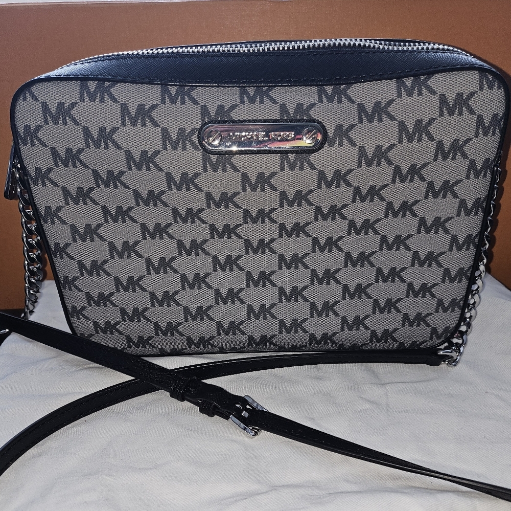 Michael Kors Black and Gray Womans Bag